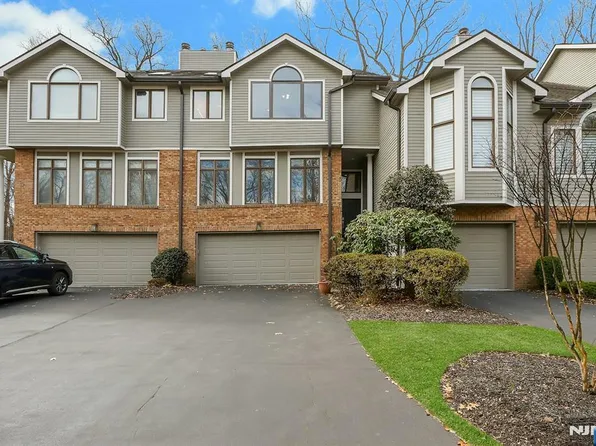 20 Lakeview Dr, Old Tappan, NJ 07675