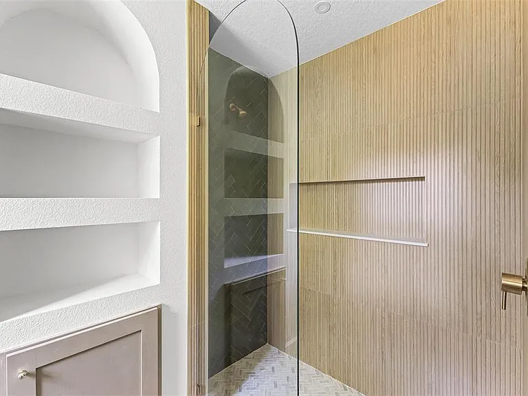 320 Kenora Dr — Photo 20