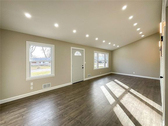 3rd image of 10014 Wheeling Ave