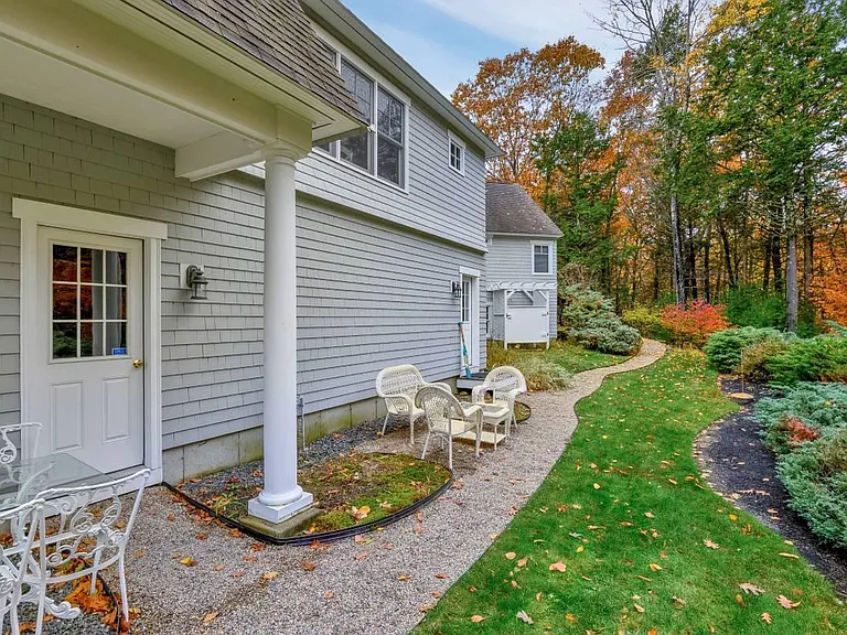 46 Woodland Hls — Photo 18