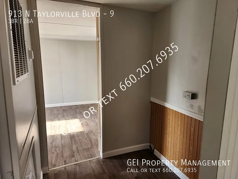 913 N Taylorville Blvd #9 — Photo 12