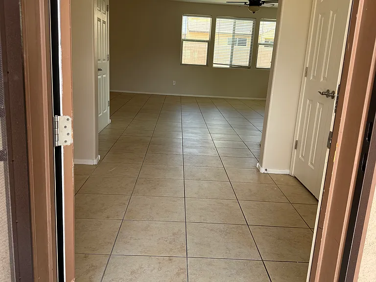 331 E Refuge Loop — Photo 4
