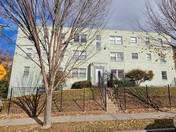 4800 C St SE APT 102, Washington, DC 20019
