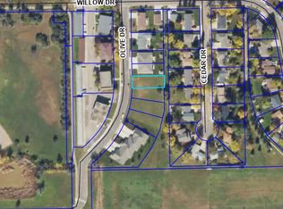 1614 Olive Dr, Aberdeen, SD 57401