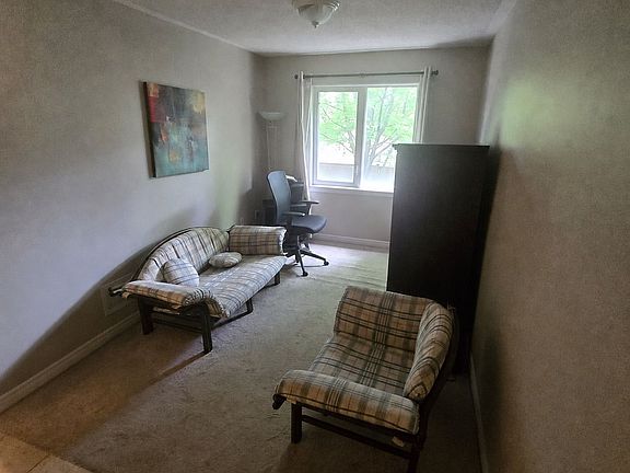 3rd image of 2600 Glengarry Rd #9