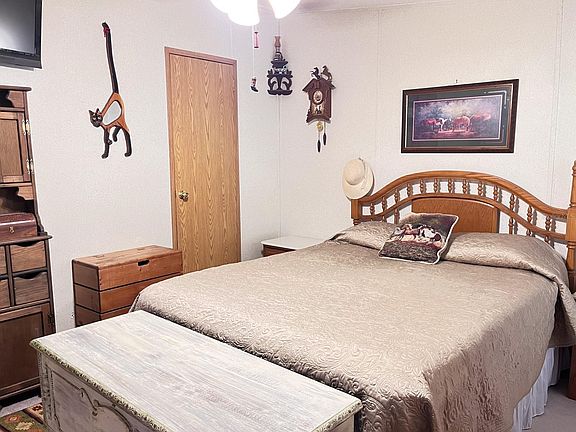 3rd image of 17011 Akins Dr