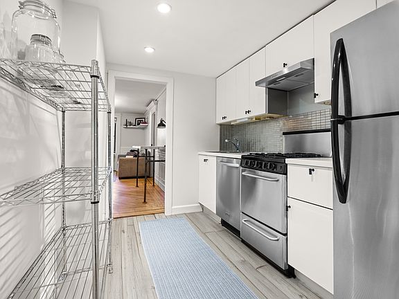 3rd image of 200 Saint James Pl