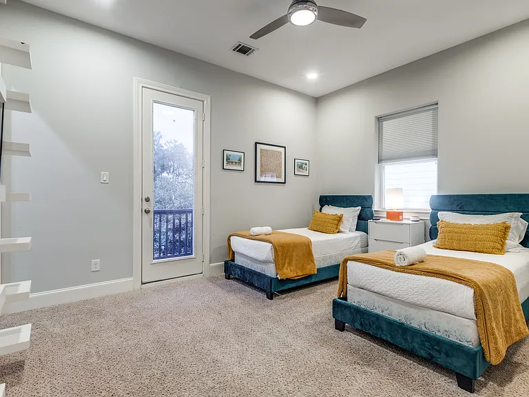 4535 Polk St — Photo 18