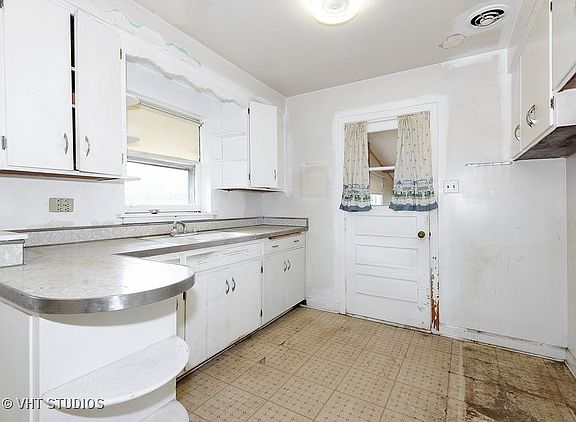3rd image of 8242 Lawndale Ave
