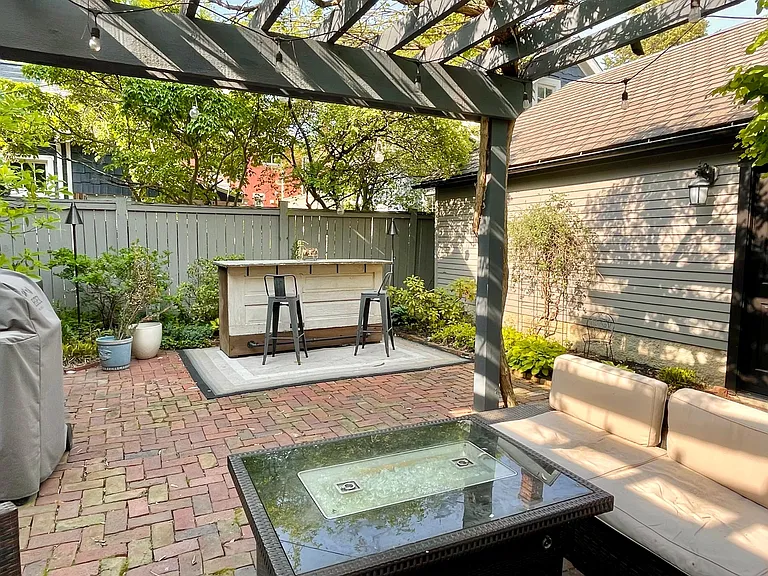 1070 City Park Ave — Photo 24