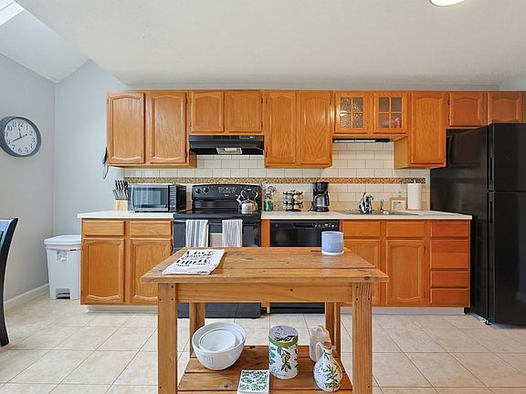 5th image of 822 Maple Brook Rd #822