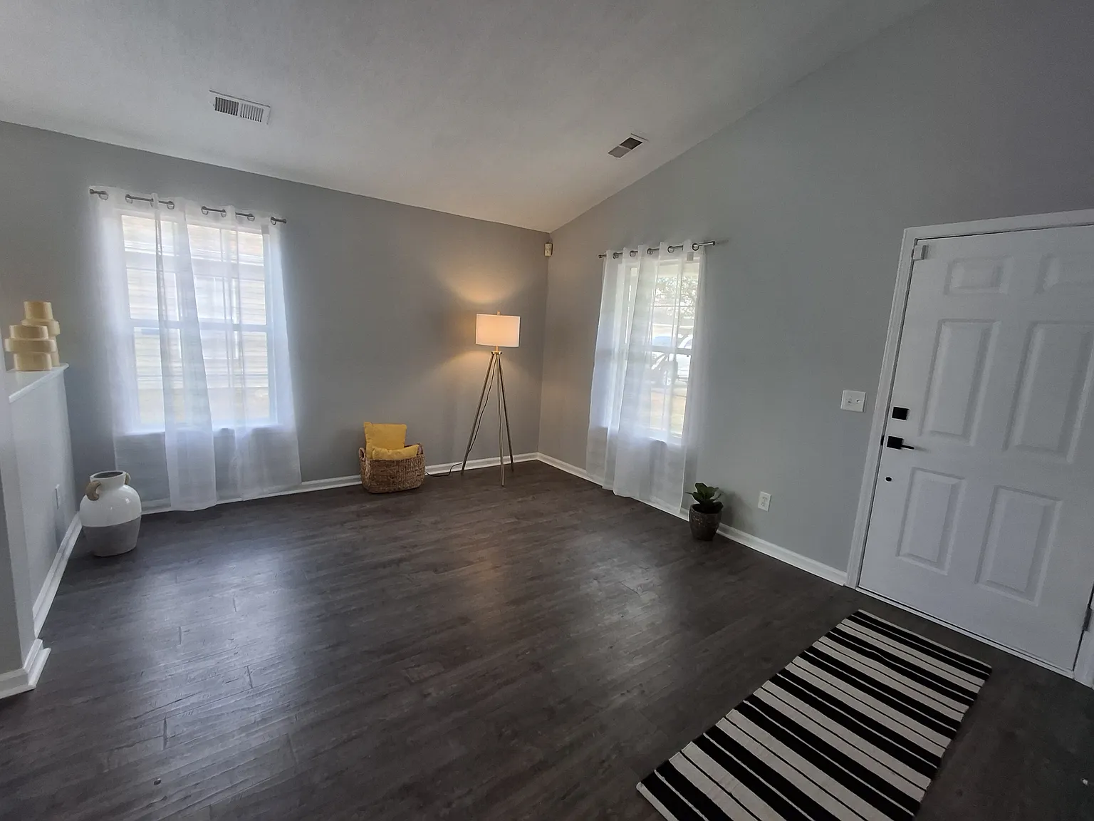 3 bed, 1500 sqft, $1,990 — Photo 4