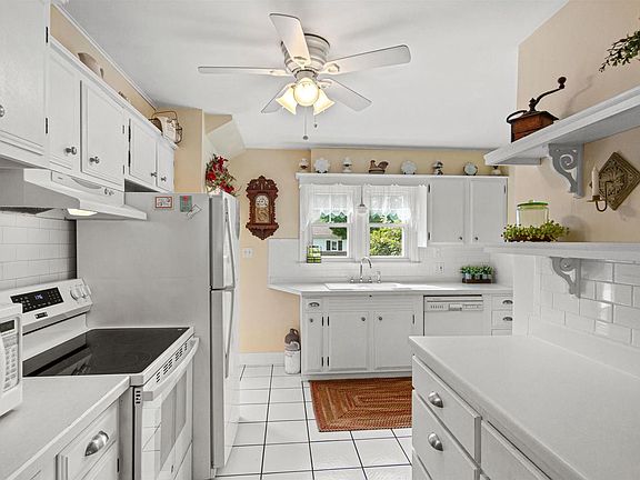 2nd image of 1041 10TH STREET SOUTH