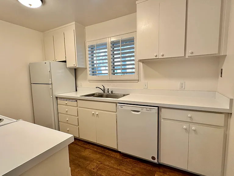 675 Sharon Park Dr #110 — Photo 4