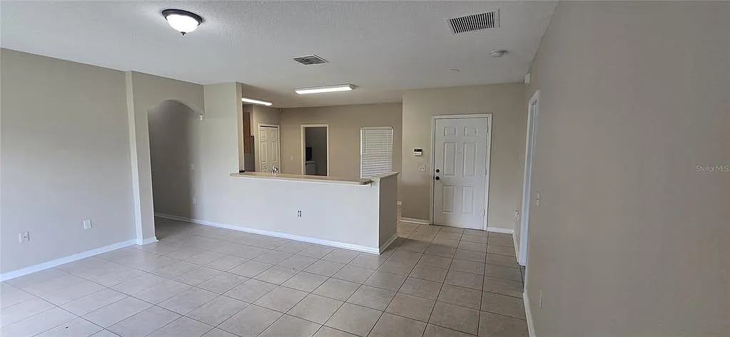 3 bed, 2.0 bath, 1400 sqft, $1,900 — Photo 3