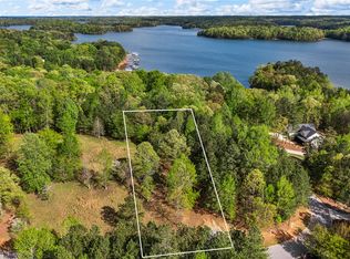 467 Overlook Dr, Fair Play, SC 29643