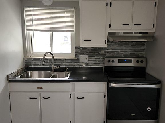 3rd image of 1621 Parkvale Ave #1621