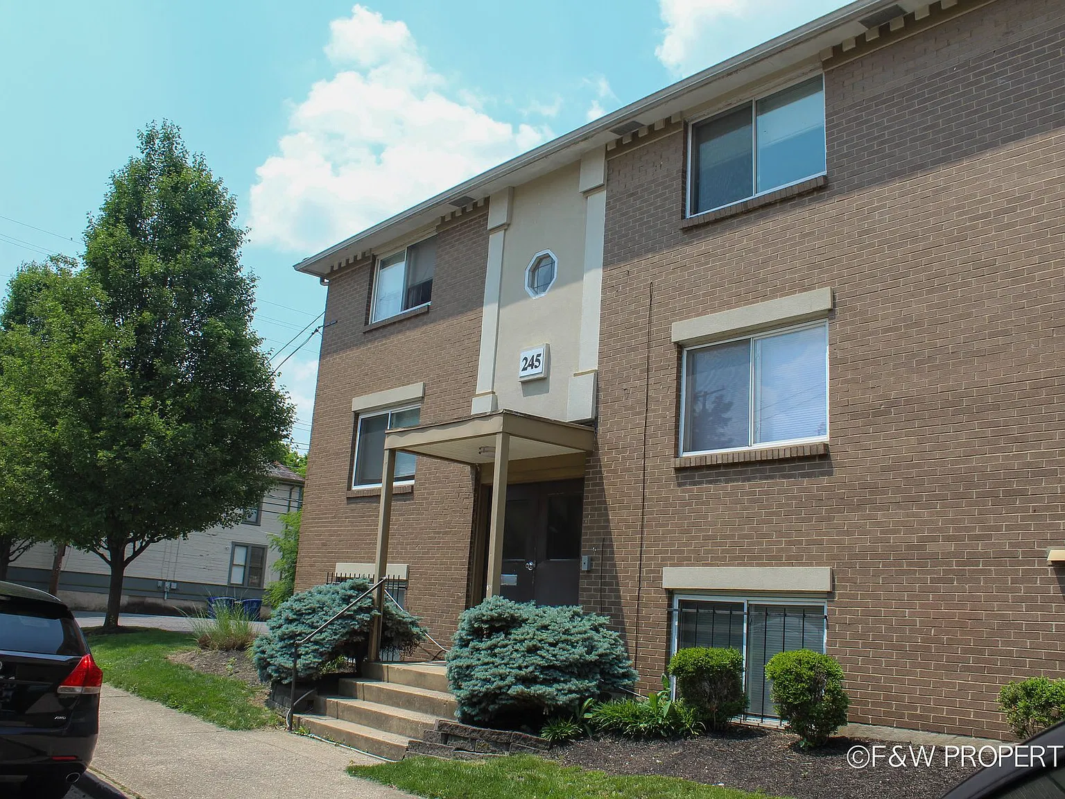 1009 Bryden Rd. 245 S. 21st St. — Photo 2