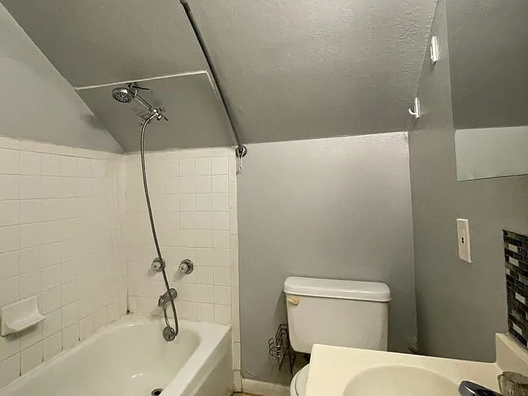 511 N Poplar — Photo 8