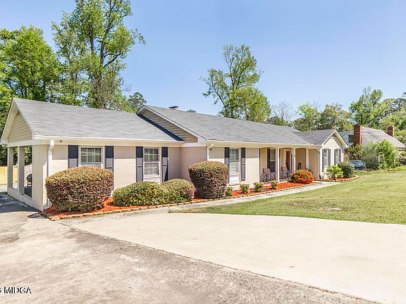 4th image of 2925 Thornwood Dr