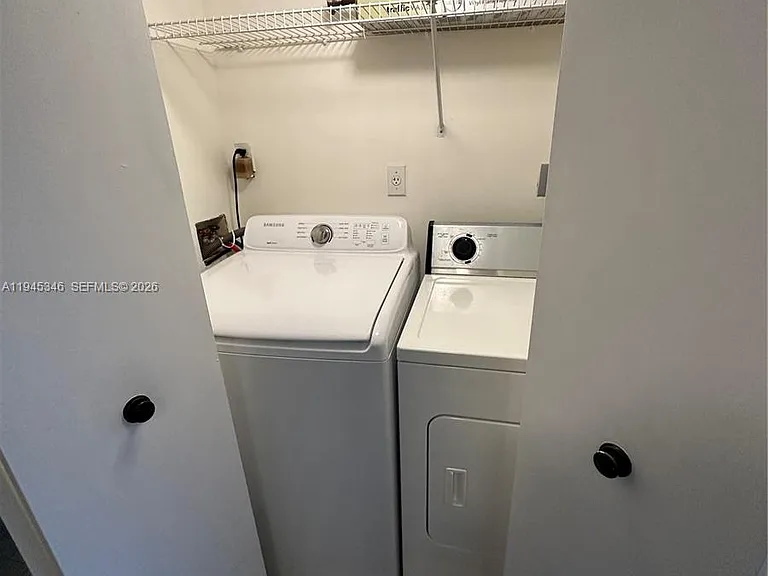 2526 SE 20th Pl #207-B — Photo 5