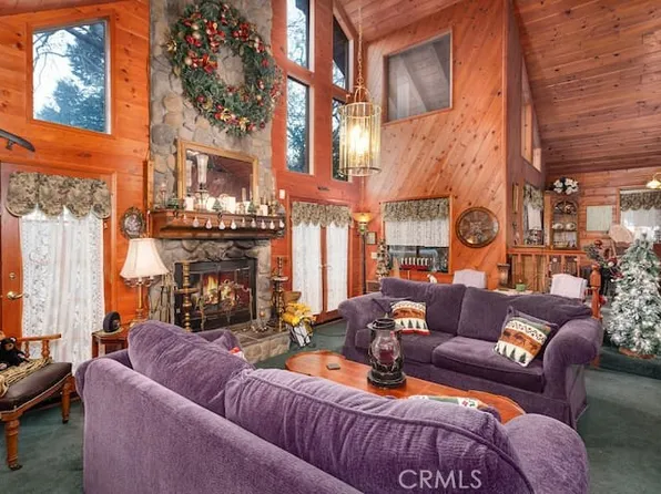 723 Bergschrund Dr, Crestline, CA 92325