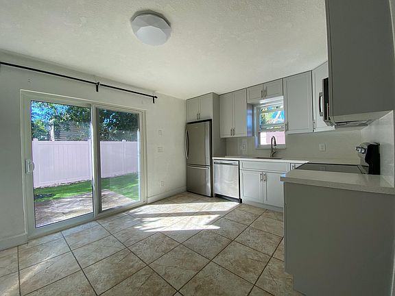 5th image of 1129-1131 N Andrews Ave