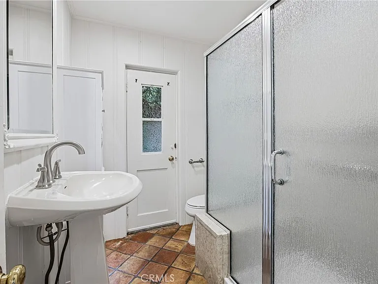 550 Saint Anns Dr — Photo 13