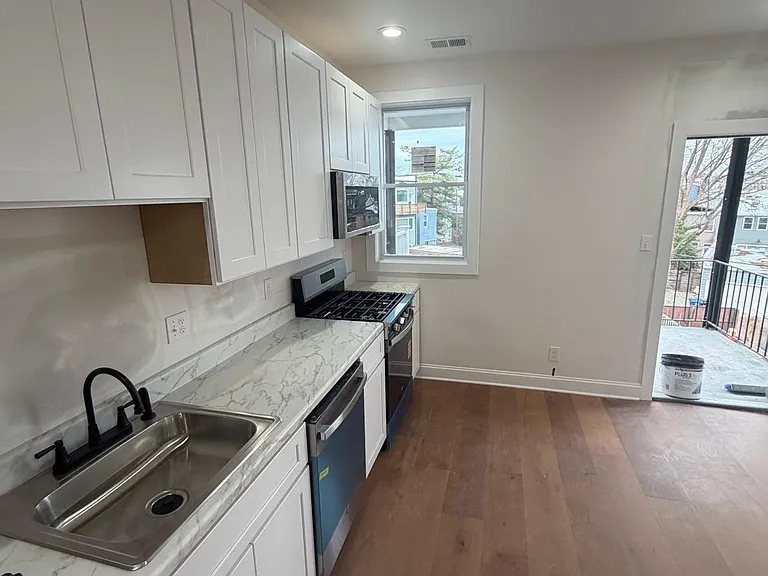1224 Maryland Ave NE #3 — Photo 2