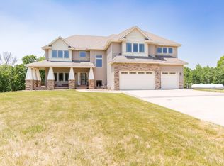 21370 Steeple View Ln, Le Center, MN 56057
