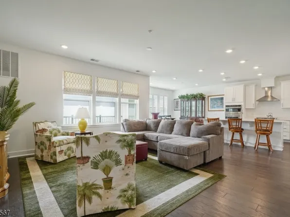 48 Whitney Ave, Morris Plains Boro, NJ 07960