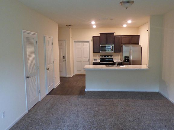 5th image of 60 Scotch Pebble Dr