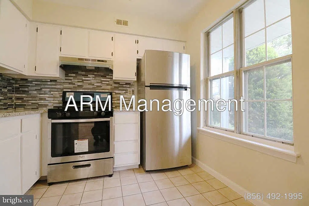 707 Sedgefield Dr — Photo 3