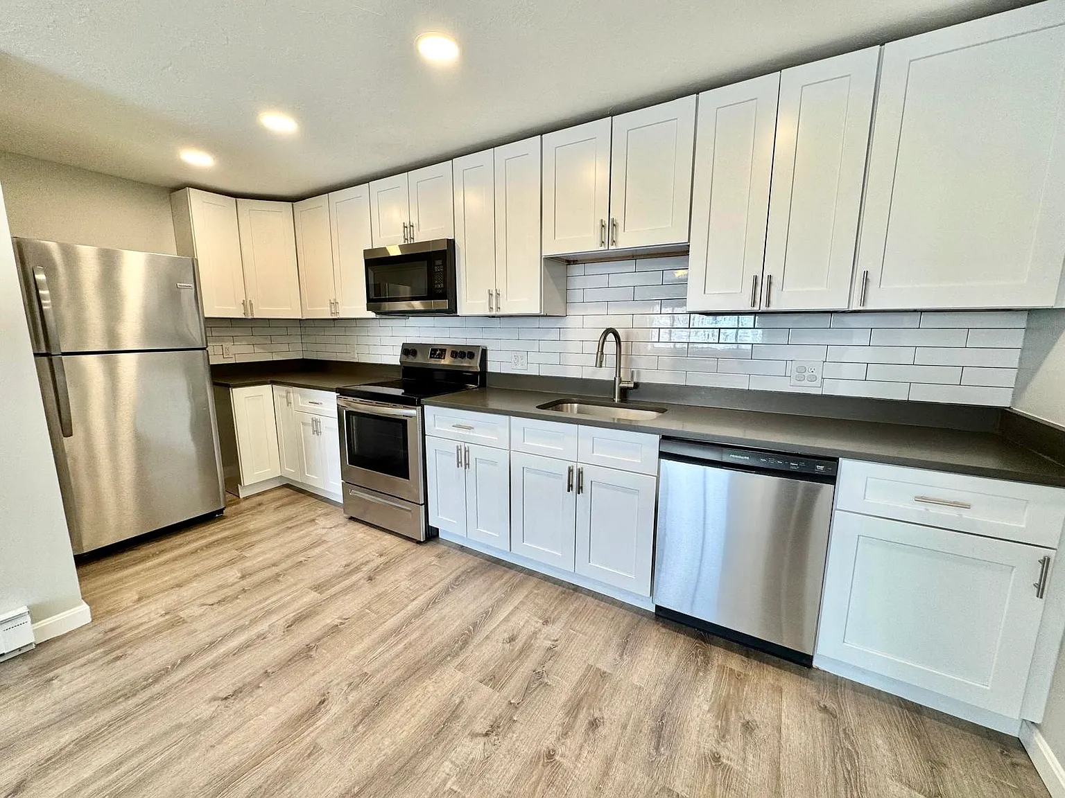 437 Sunderland Road - G — Photo 1