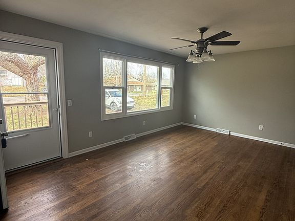 3rd image of 732 E Culton St