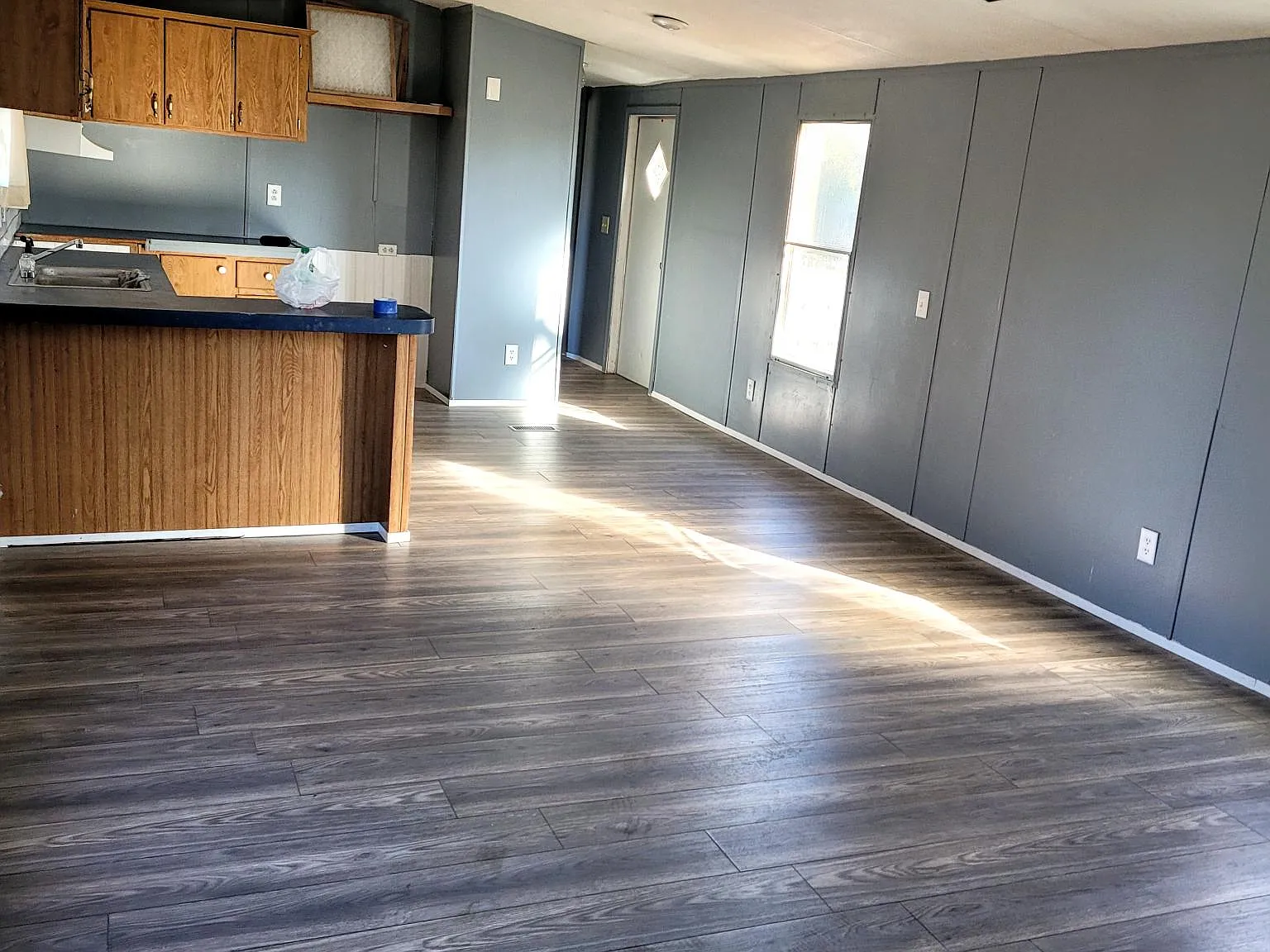 3 bed, 1100 sqft, $900 — Photo 2