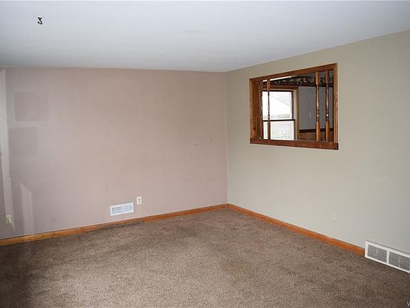 3rd image of 146 Wagner Ave