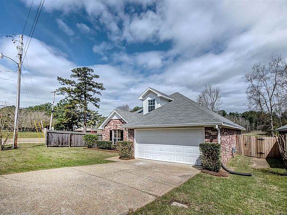 2nd image of 1201 Arbor Hill Dr