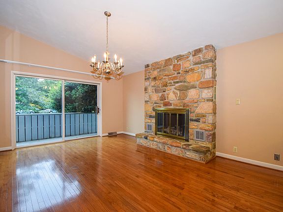 5th image of 901 Old Court Ln SW