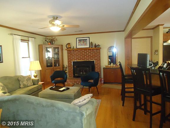 Living Room w/fireplace