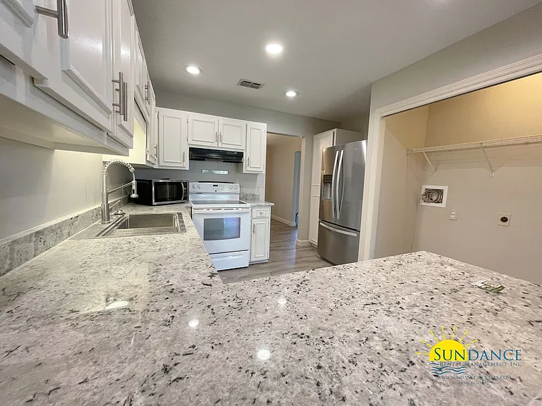 221 Shalimar Dr — Photo 7