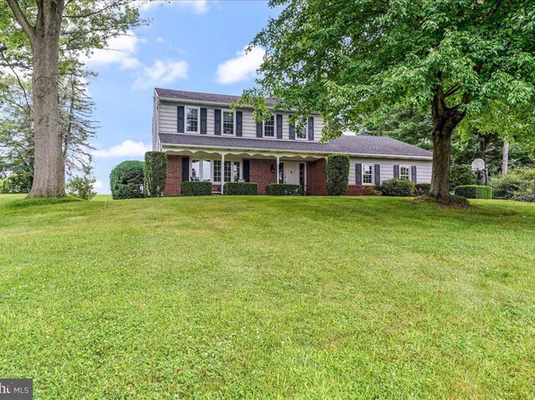 1180 Foxview Rd, Pottstown, PA 19465
