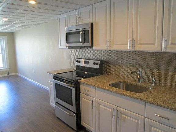 3rd image of 320 New York Ave