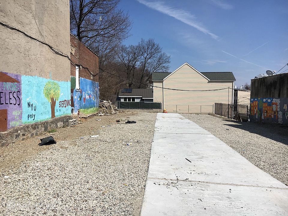 1st image of 207 Ashburton Avenue