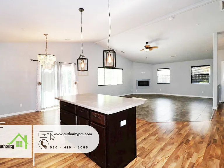 1417 Montana Ave — Photo 13
