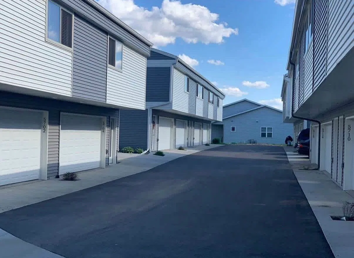 2 bed, 650 sqft, $1,600 — Photo 2
