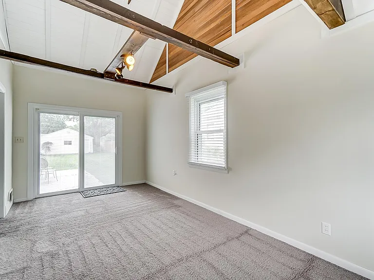 71 Lucas Dr — Photo 37