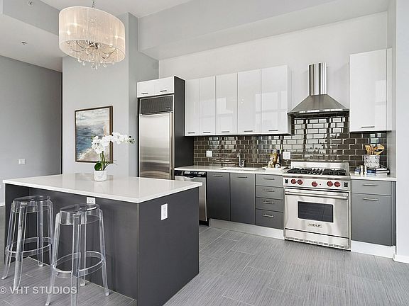3rd image of 659 W Randolph St APT 1803