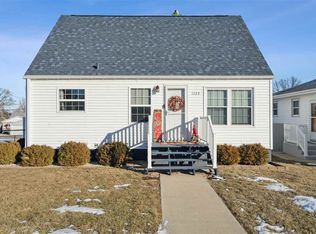 1122 20th Ave SW, Cedar Rapids, IA 52404