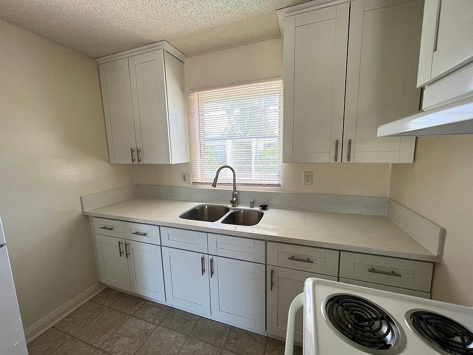 1st image of 861 N Raymond Ave #2B